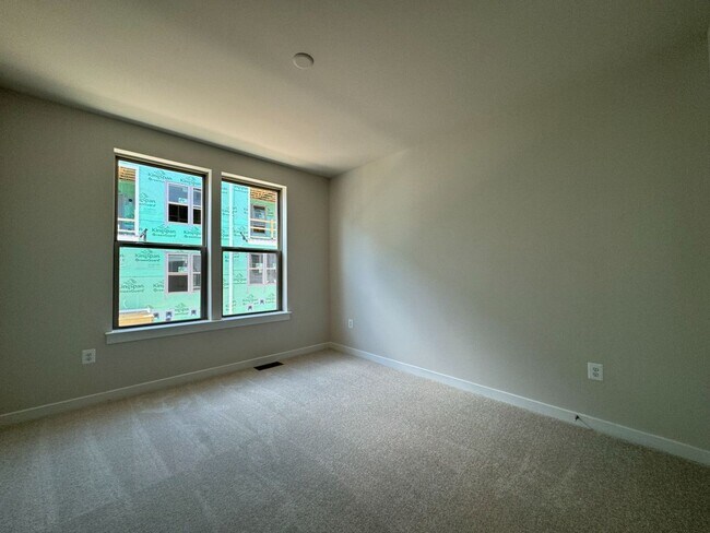 Building Photo - Brand New 3 Bed 2.5 Bath Townhouse Style C...