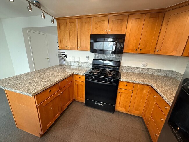 Building Photo - Paradise Manor Condo for lease