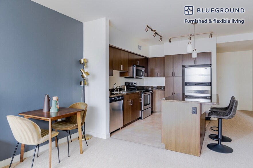 Building Photo - 10351 NE 10th St