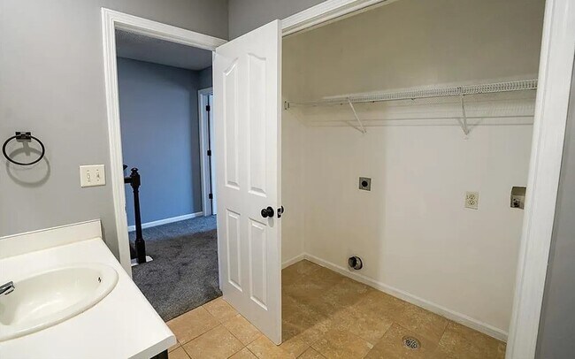 Building Photo - 853 E 167th Ct