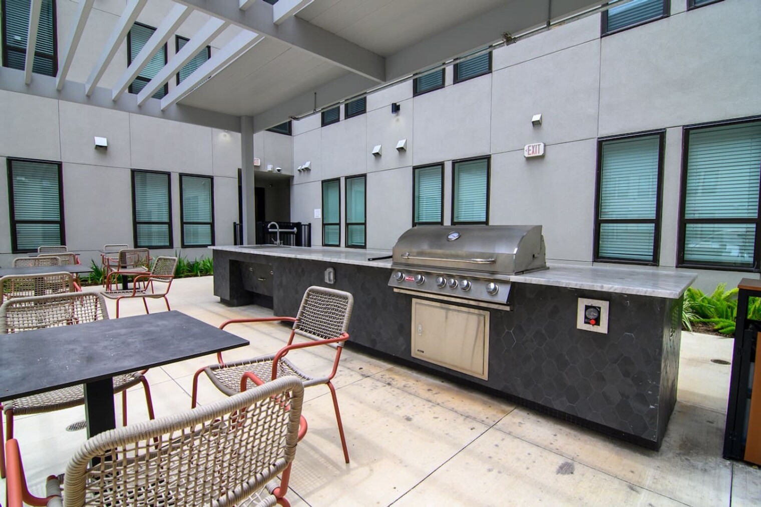 Building Photo - 701 Richmond Ave.