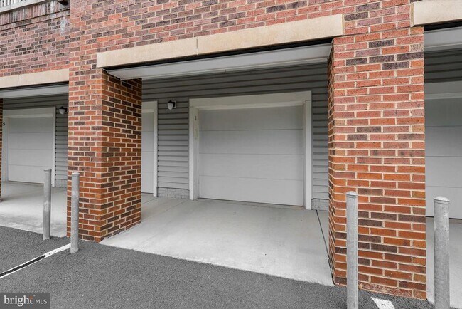 Building Photo - 20655 Hope Spring Terrace