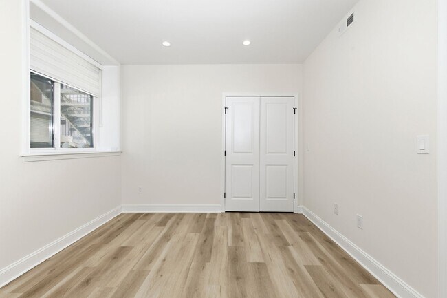 Building Photo - 2926 W Oxford St