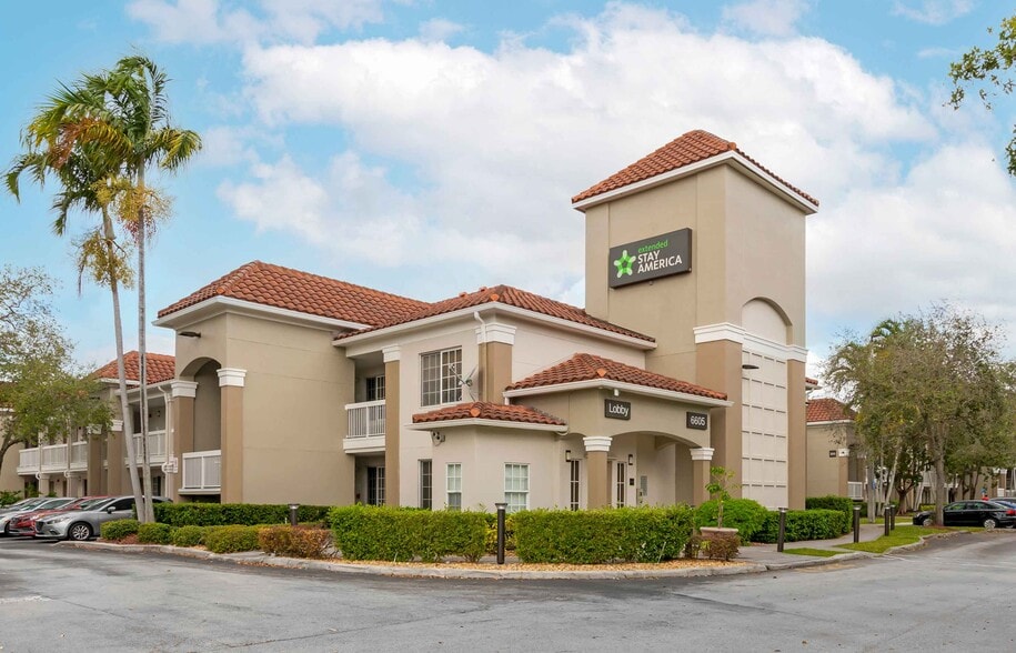 Building Photo - Furnished Studio-Miami - Airport - Blue Lagoon