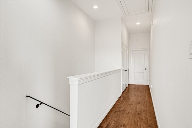 Building Photo - 5509 Darling St