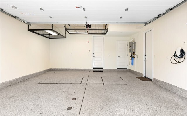 Building Photo - 148 Spectacle