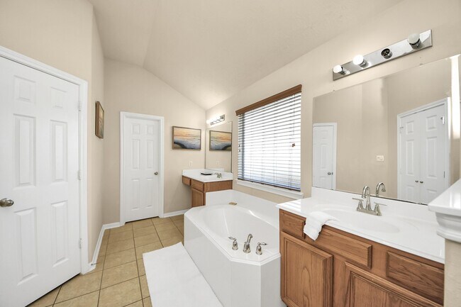 Building Photo - 13342 Southpoint Ln