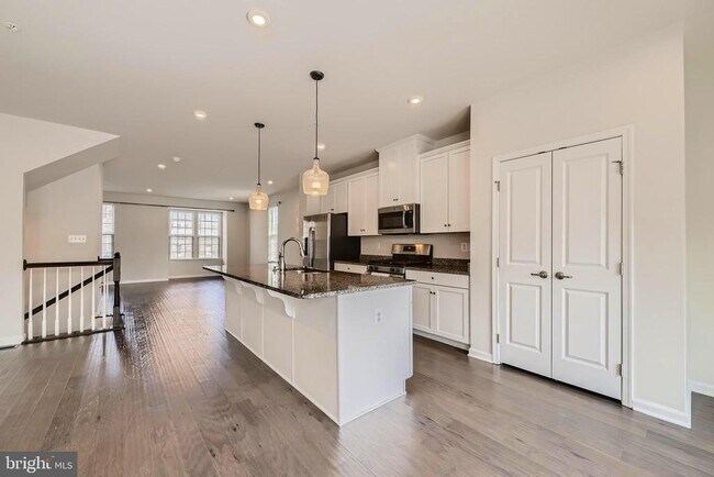 Building Photo - 2911 Stagg Ln