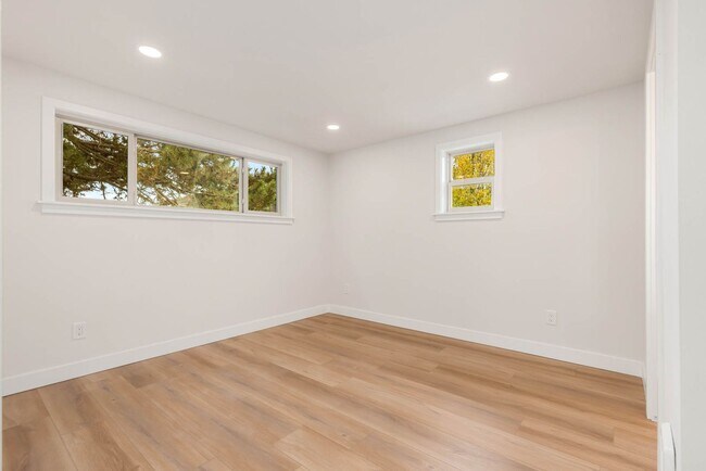 Building Photo - 6721 24th Ave NW