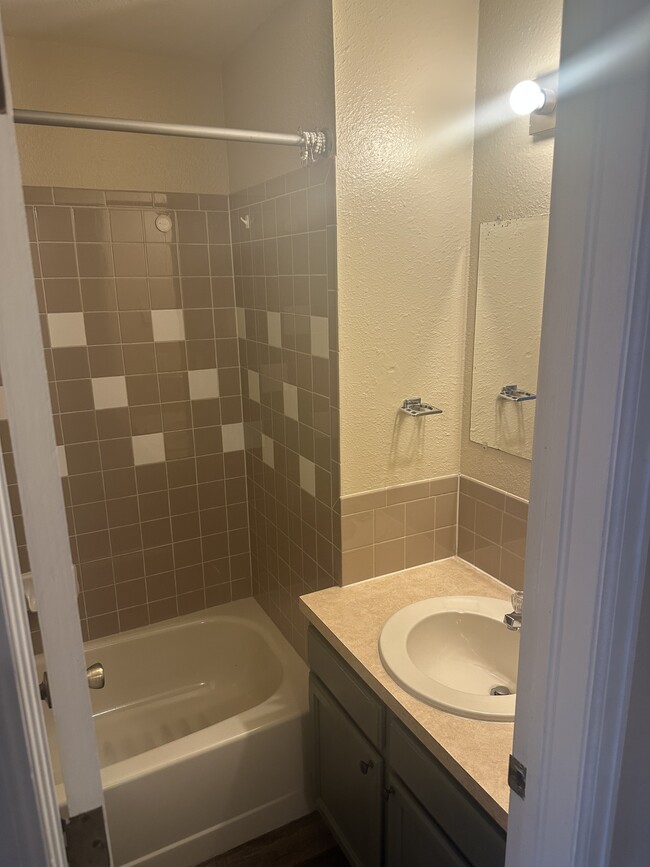 Building Photo - 4885 Basswood Dr