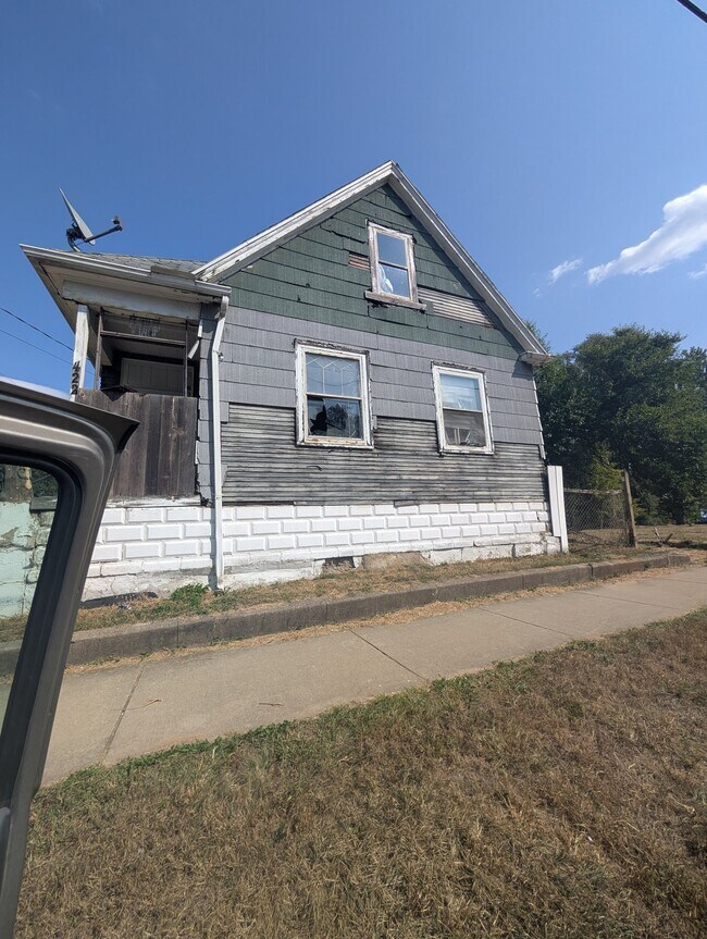Building Photo - 422 S Louisa St