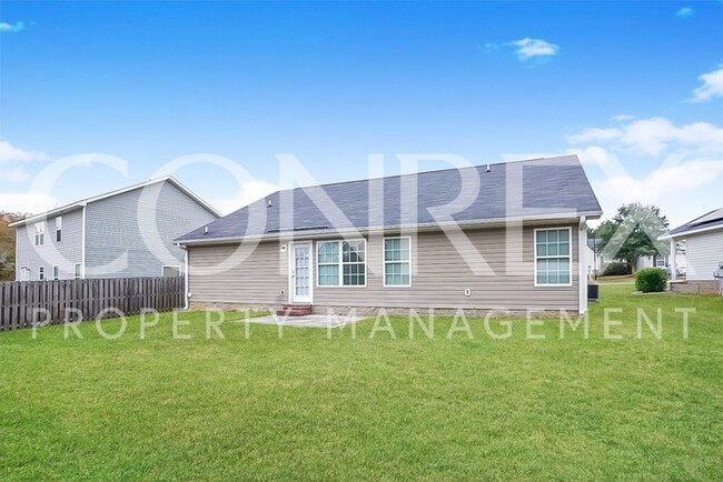 Building Photo - Lovely 3 Bedroom Split Floorplan Home in G...