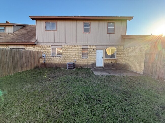 Building Photo - 1021 Pleasant Valley Ln