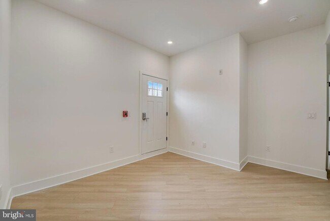 Building Photo - 4200 Lancaster Ave