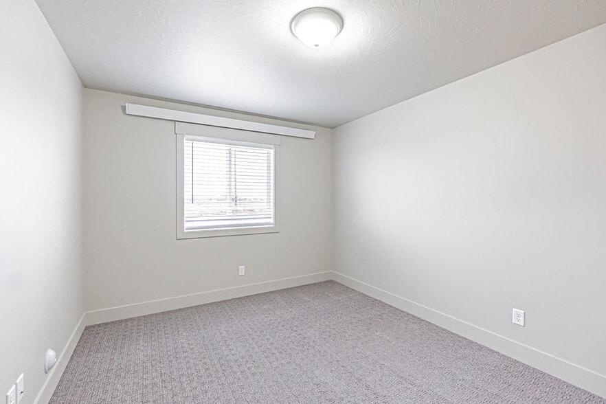 Building Photo - 6227 N Silver Fox Rd