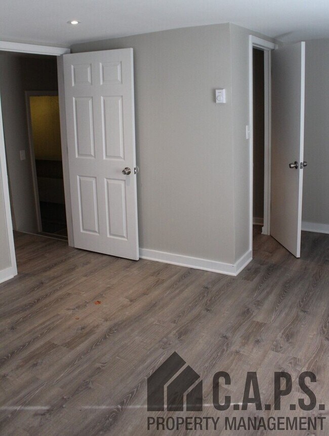 Building Photo - Move in Ready!