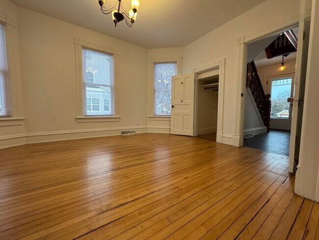 Building Photo - 122 North St