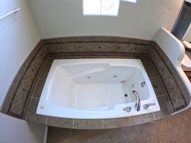 Building Photo - 2210 Dakota Dr