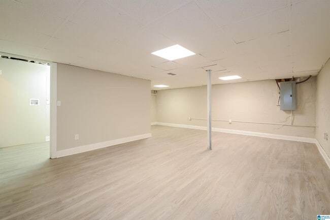 Building Photo - 721 Sleepy Hollow Dr