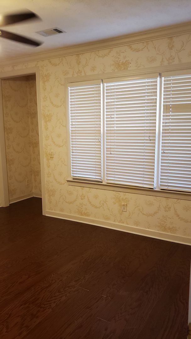 Building Photo - 3 Bedroom 2 Bathroom house in Ogletree Area!