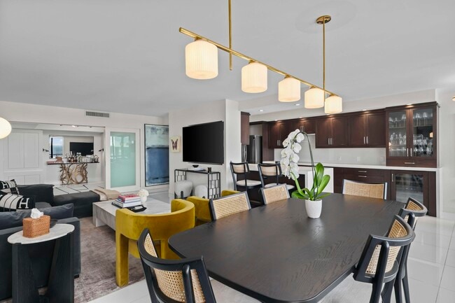 Building Photo - 3140 S Ocean Blvd