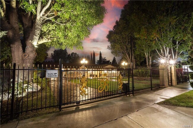 Building Photo - 18834 Devonshire St