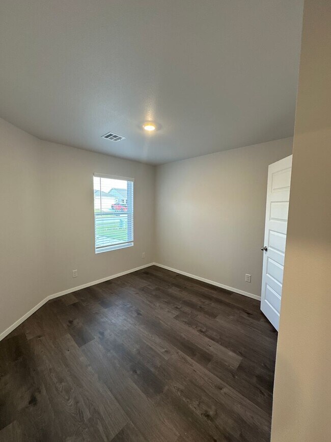 Building Photo - Newer 3-Bed, 2-Bath Home in Claremore — Modern Comfort & Style Designed for You