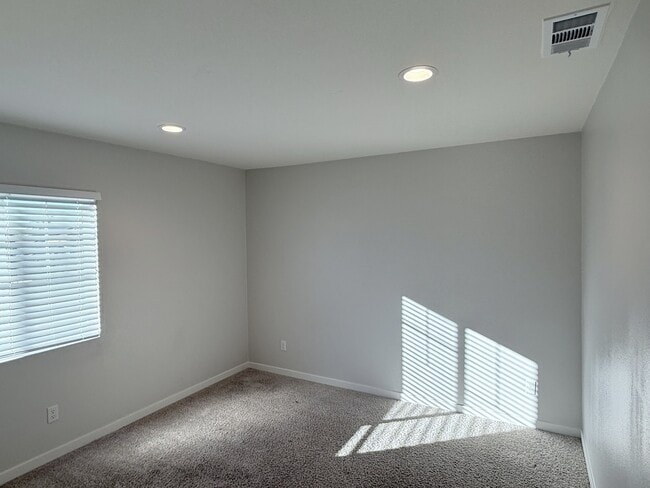 Building Photo - 31124 Hanover Ln