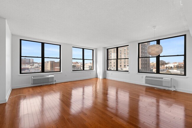 Building Photo - 4301 Park Ave