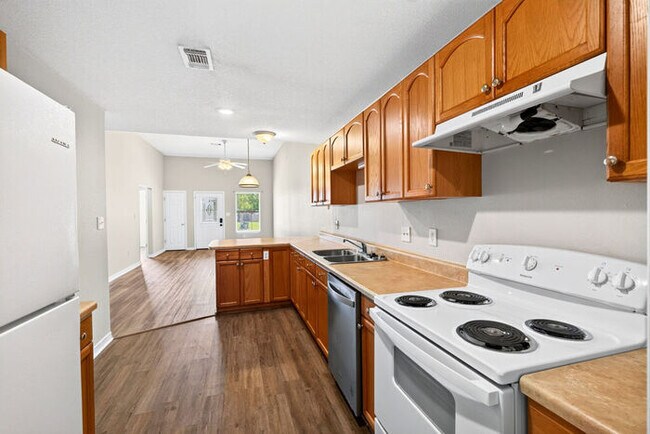 Building Photo - 15119 Deer Creek Dr