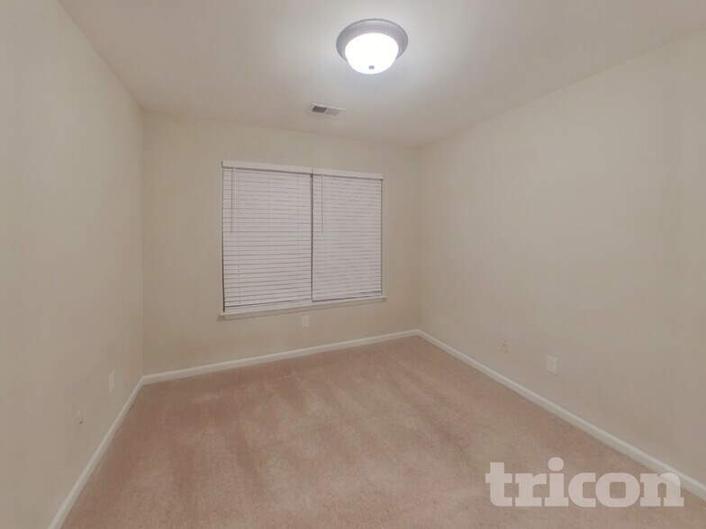 Building Photo - 102 Ellis Mill St