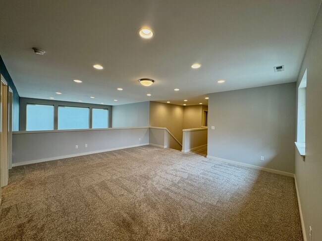 Building Photo - Stunning Bainbridge Island 4 bedroom home....available now!