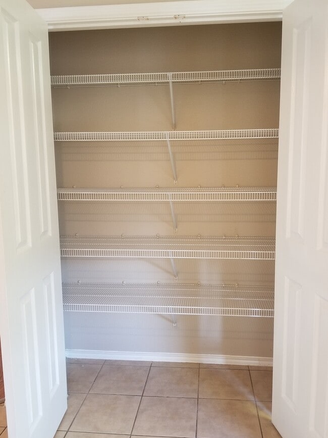 Building Photo - 5123 Fountain Hill