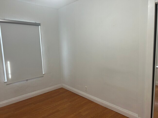 Building Photo - 243 W Elm Ave