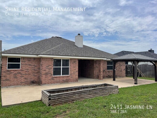 Building Photo - 2411 Jasmine Ln