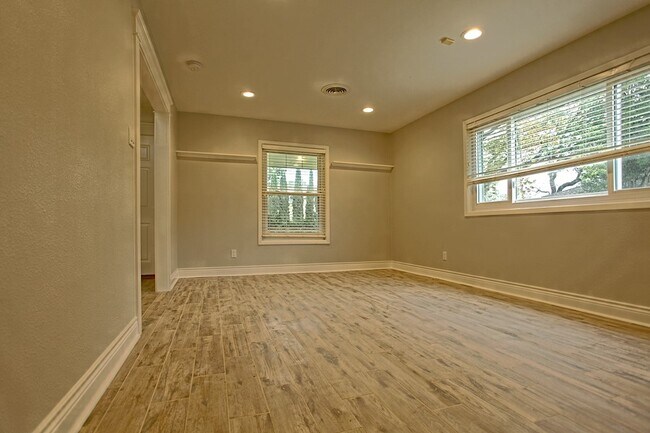 Building Photo - 6123 Reamer St
