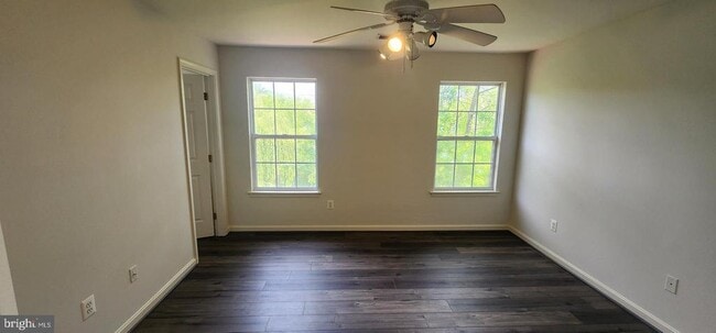 Building Photo - 45512 Lakemont Square