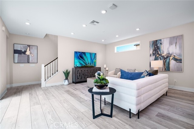 Building Photo - 130 Chorus