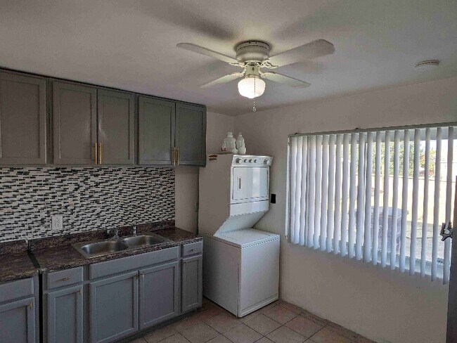 Building Photo - 1532 Edwards St