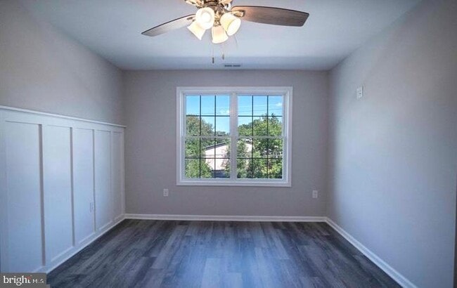 Building Photo - 31 W Duck St