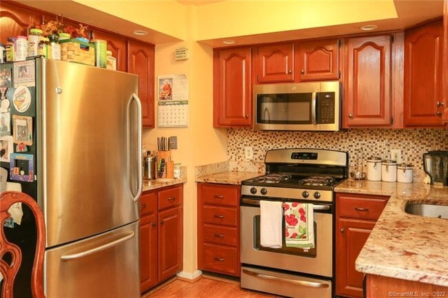 Building Photo - 431 Glenbrook Rd