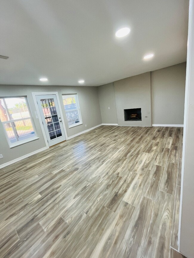 Building Photo - 6407 Los Altos Dr