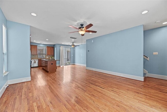 Building Photo - 711 St Charles St