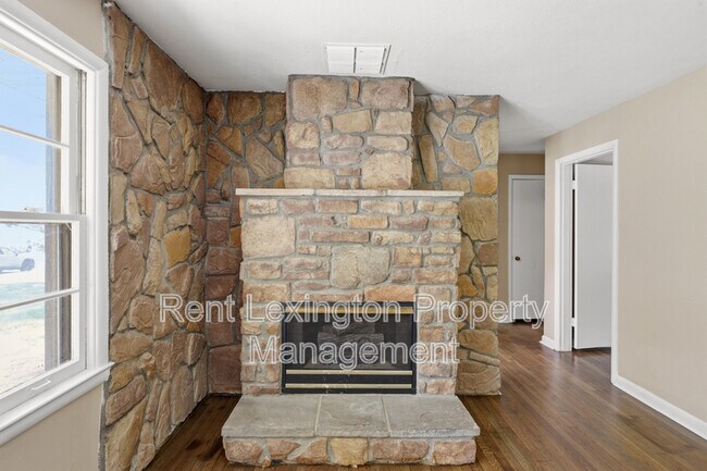 Building Photo - 141 Zandale Dr