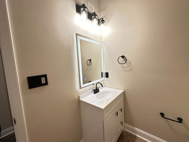 Building Photo - 408 Branch St