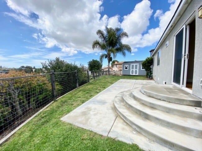 Building Photo - 3 Bedroom 2 Bath with View! (USD / Linda V...