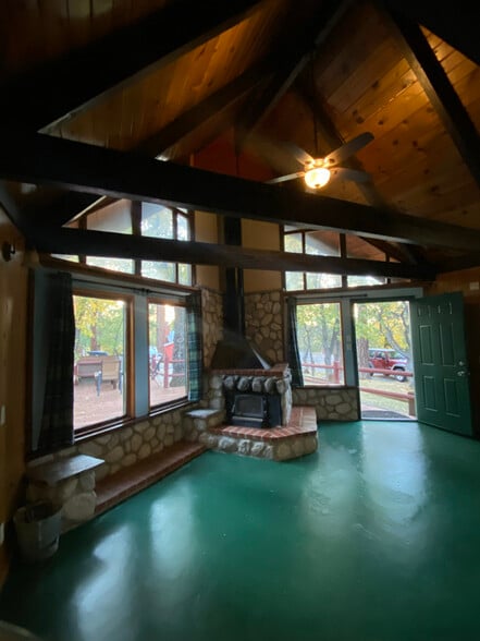 Building Photo - 875 Orange Ave