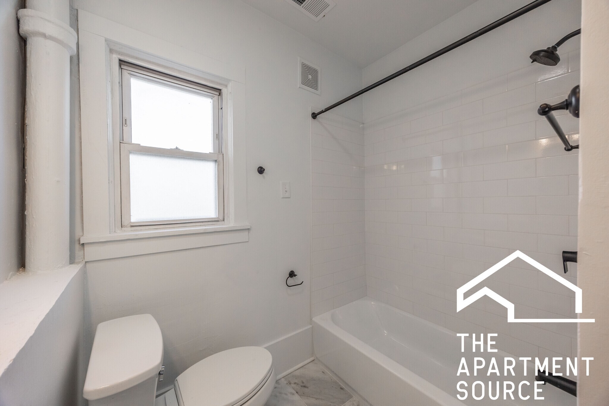 Building Photo - 2301 N Leavitt St