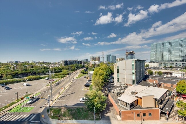 Building Photo - Awesome 1BE/1BA Condo in the Gulch w/2-res...