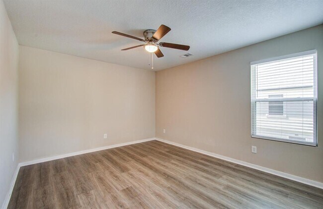 Building Photo - 1211 Reedpoint Dr